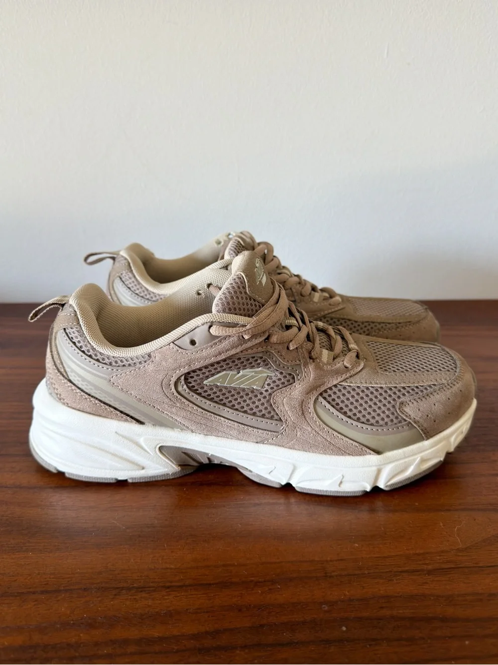 Avia 5000 Men’s 8.5 Running Shoes Tan Beige Suede Leather Mesh Retro Sneakers